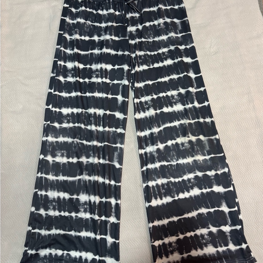 5/$20–Firefly Black and White Wide Leg Pants